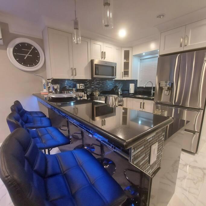Apartamento Beautiful Bright 3 Bed Townhouse Vancouver Exterior foto