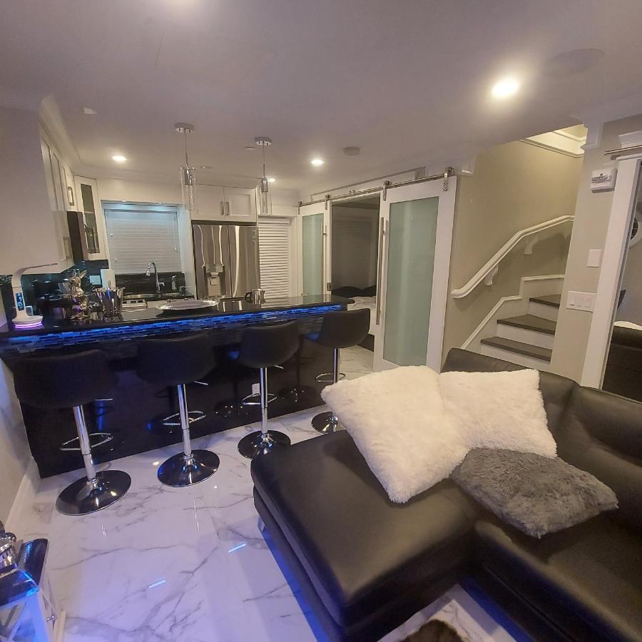 Apartamento Beautiful Bright 3 Bed Townhouse Vancouver Exterior foto
